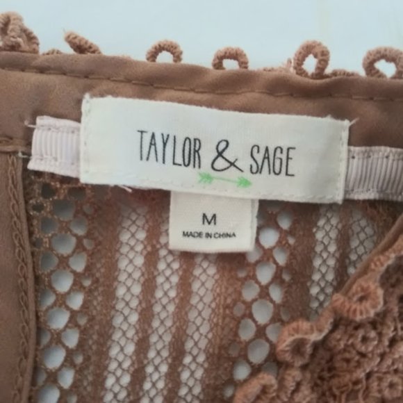 Taylor & Sage women's size M brown floral top - Picture 12 of 14